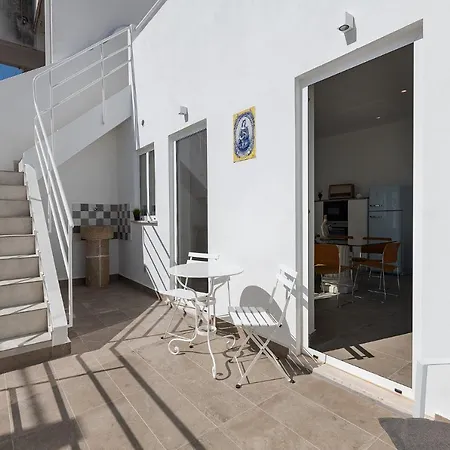 Casa Largo Da Mo *